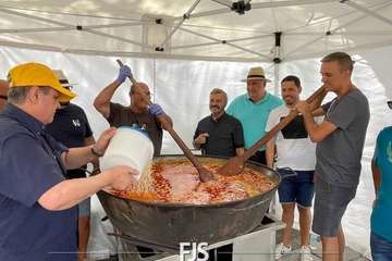 Lomo Magullo celebra el Día del Vecino en plena ola de calor/Francisco Javier Santana.